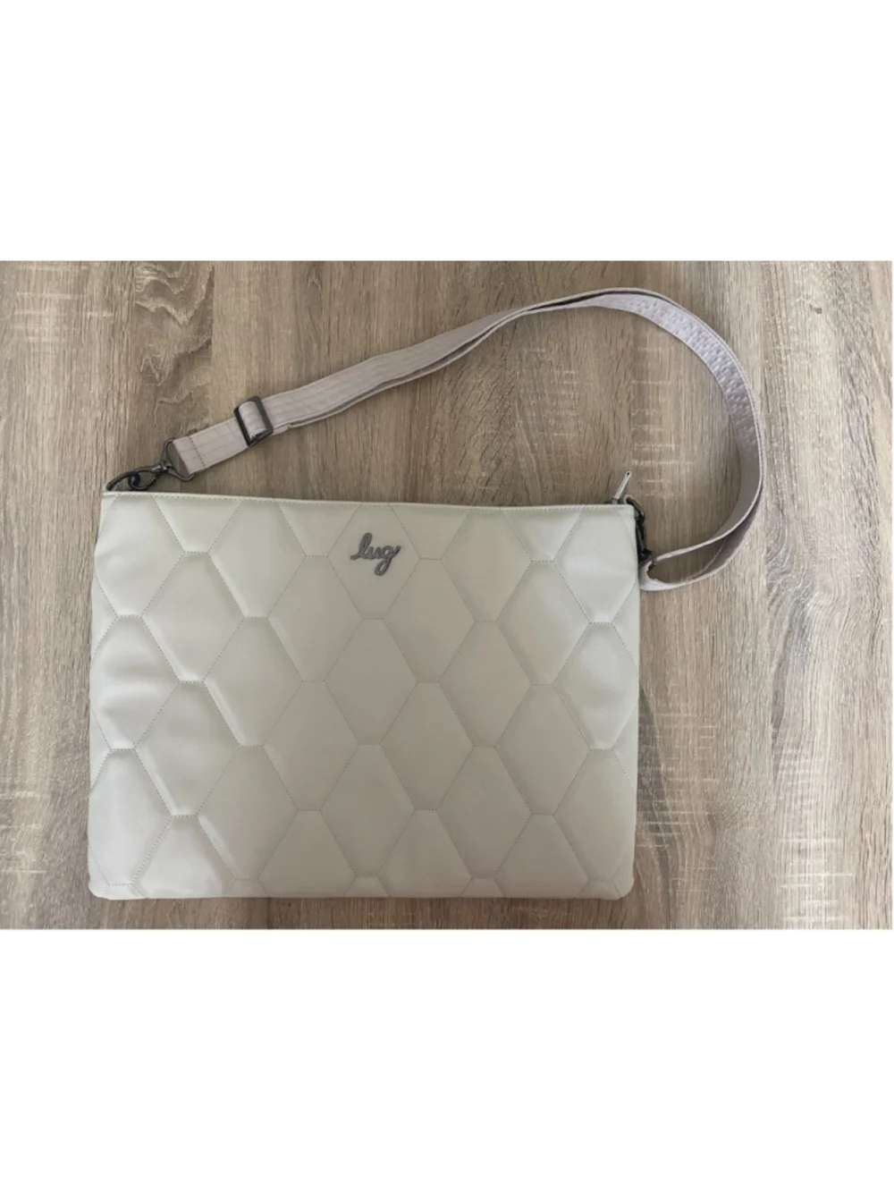 Lug zipper fully